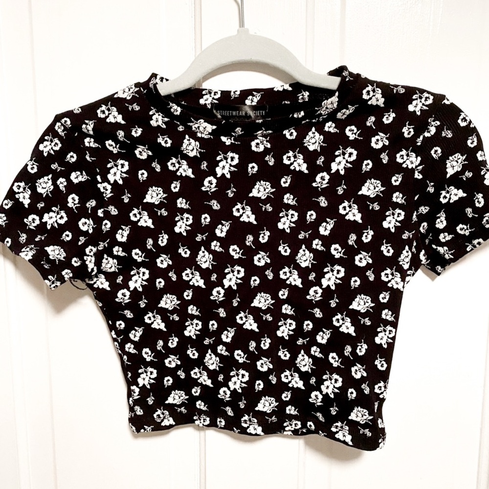 streetwear society- floral cropped tee small